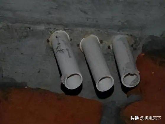 工艺流程现场放线定位→钢筋绑扎→线管敷设：按图复核与浇砼时跟踪，管口清理及防护