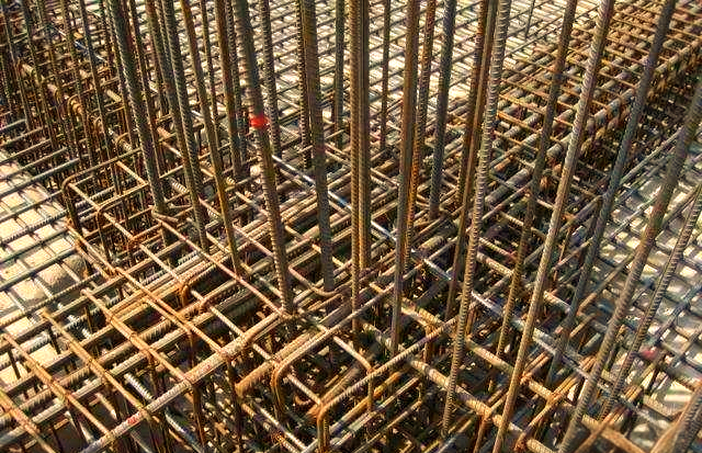 钢筋工程施工详解：原材料选择与连接技术，机械设备与作业条件全解析