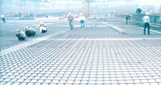 基础钢筋绑扎全攻略：从筏板基础到机械连接，施工要点详解