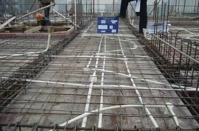 安装工程管线预埋标准做法：剪力墙、楼板预埋要求及保护层厚度规范