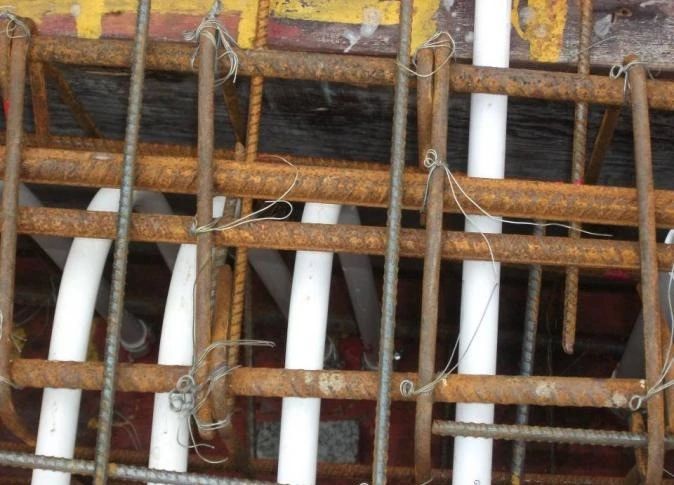 安装工程管线预埋标准做法：剪力墙、楼板预埋要求及保护层厚度规范