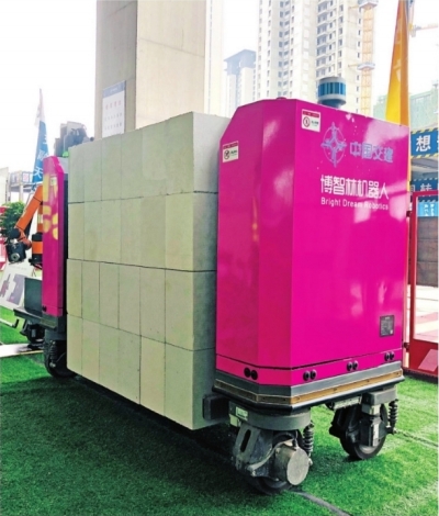建筑机器人亮相武汉工地：砌砖、搬运、打磨，效率提升超4倍