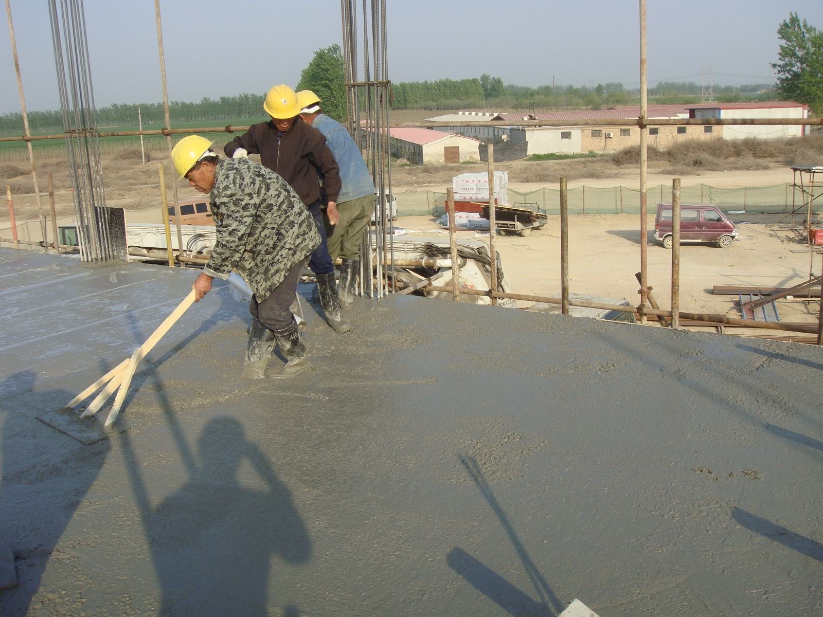 混凝土浇筑为啥要顺着次梁方向？这些要点你得知道