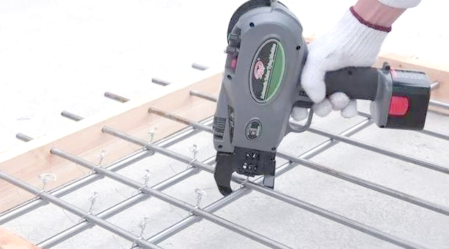 建筑钢筋绑扎安装规范及搭接位置规定，确保施工质量安全