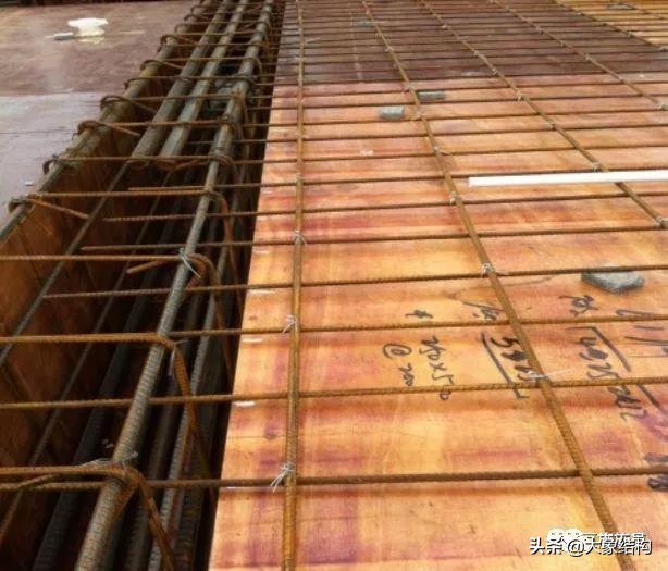 主体结构施工：现场管理、进度控制、安全及钢筋工程要点