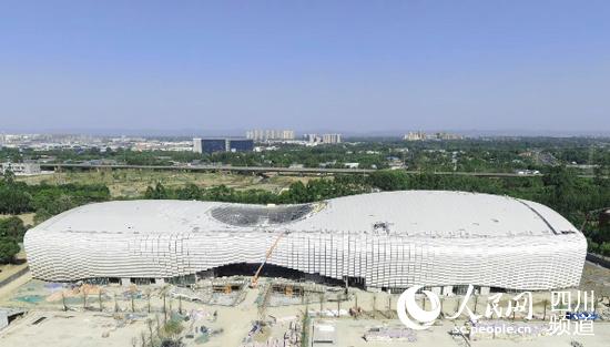 成都大运会三大场馆幕墙施工冲刺,凤凰山体育中心稳步推进