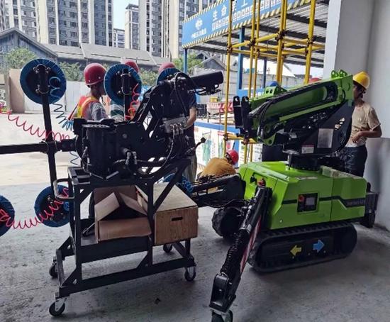 玻璃幕墙安装难题咋解?中联重科多款神器来帮忙