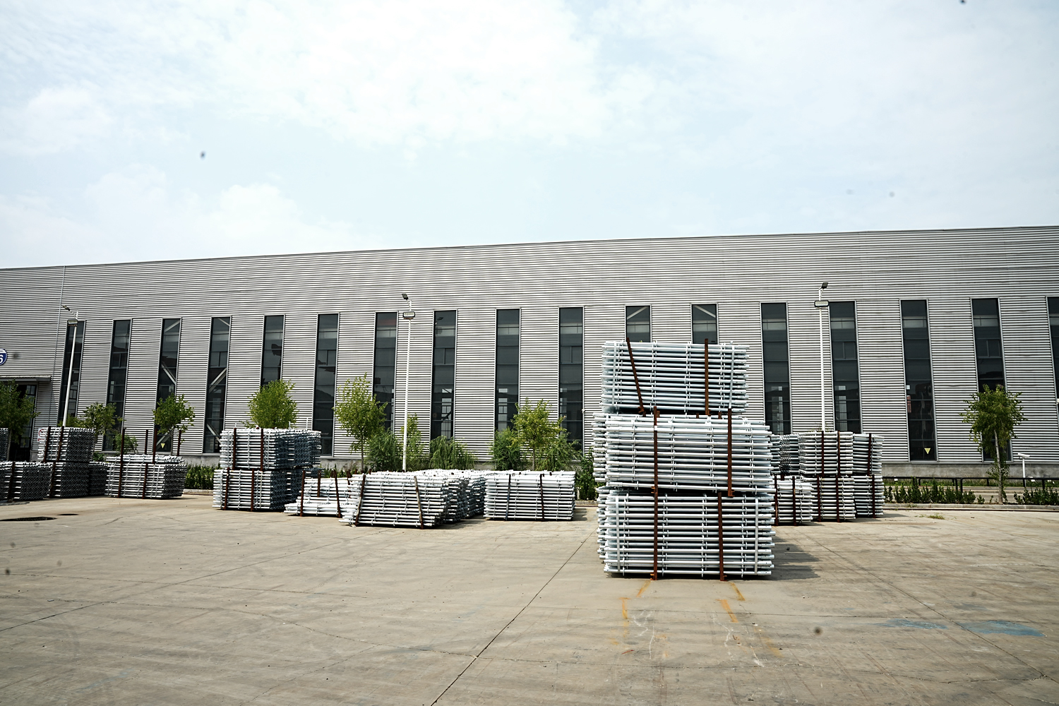 建筑工程选脚手架源头厂要点，附河北鑫良模架推荐