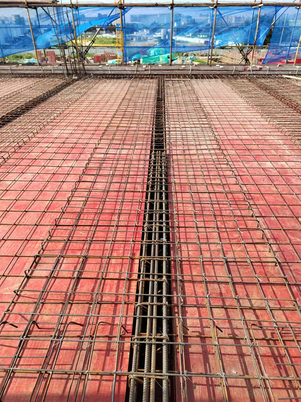 钢筋连接方式全解析：绑扎、电渣压力焊、套筒连接要点