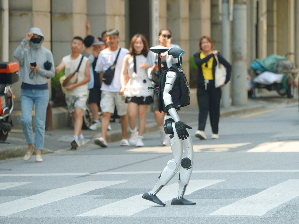 上海外滩用智能机器人检测建筑隐患,提升检测效率与覆盖率