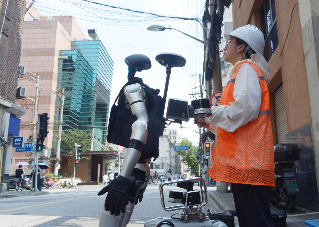 上海外滩用智能机器人检测建筑隐患,提升检测效率与覆盖率