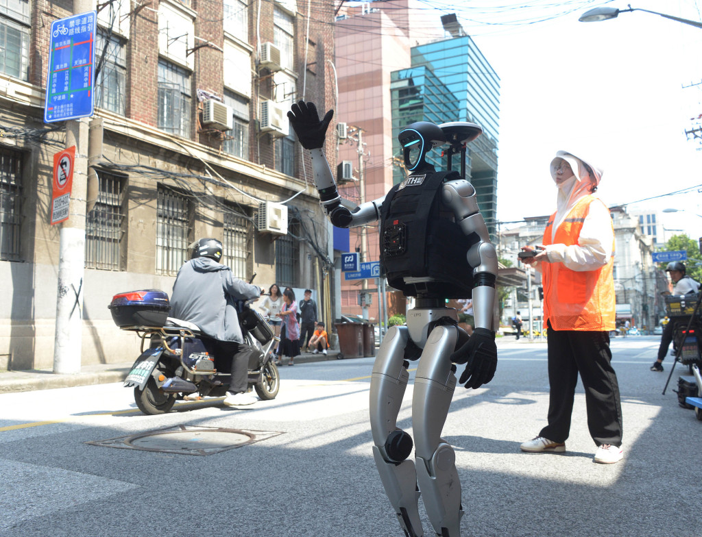 上海外滩用智能机器人检测建筑隐患,提升检测效率与覆盖率