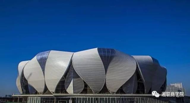 绿色节能建筑：遵循因地制宜原则，打造地域特色节能技术体系