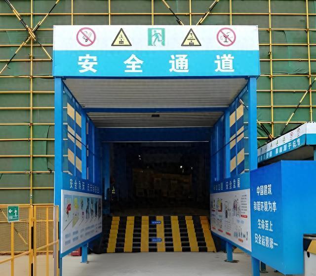 盘扣脚手架通道搭设要点，保障工地临时安全通道防护到位