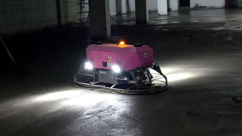 建筑机器人现身合肥工地,整平喷涂又快又准