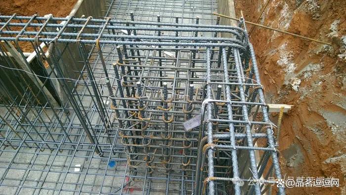 基础钢筋绑扎施工工艺：成品保护、质量控制及安全环保要点