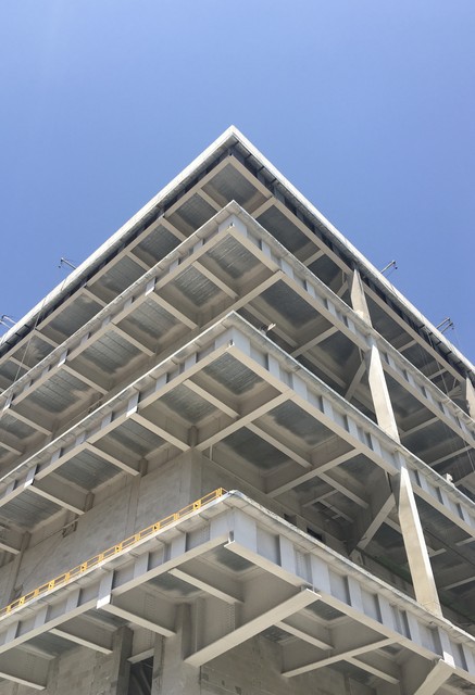装配式建筑流行，好处多但质量与连接问题需重视