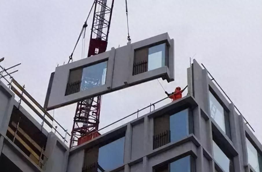 装配式建筑就像搭积木，盖房又快又省时