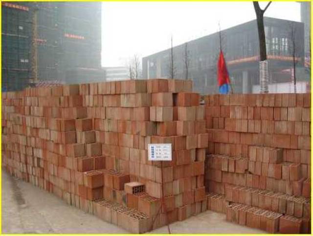 砌体工程进场施工,技术交底与放线湿润是关键