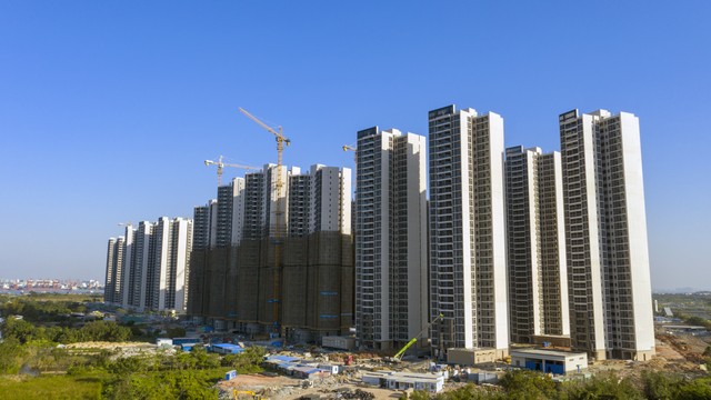 工程变更超15%怎么调价？固定单价合同处理指南