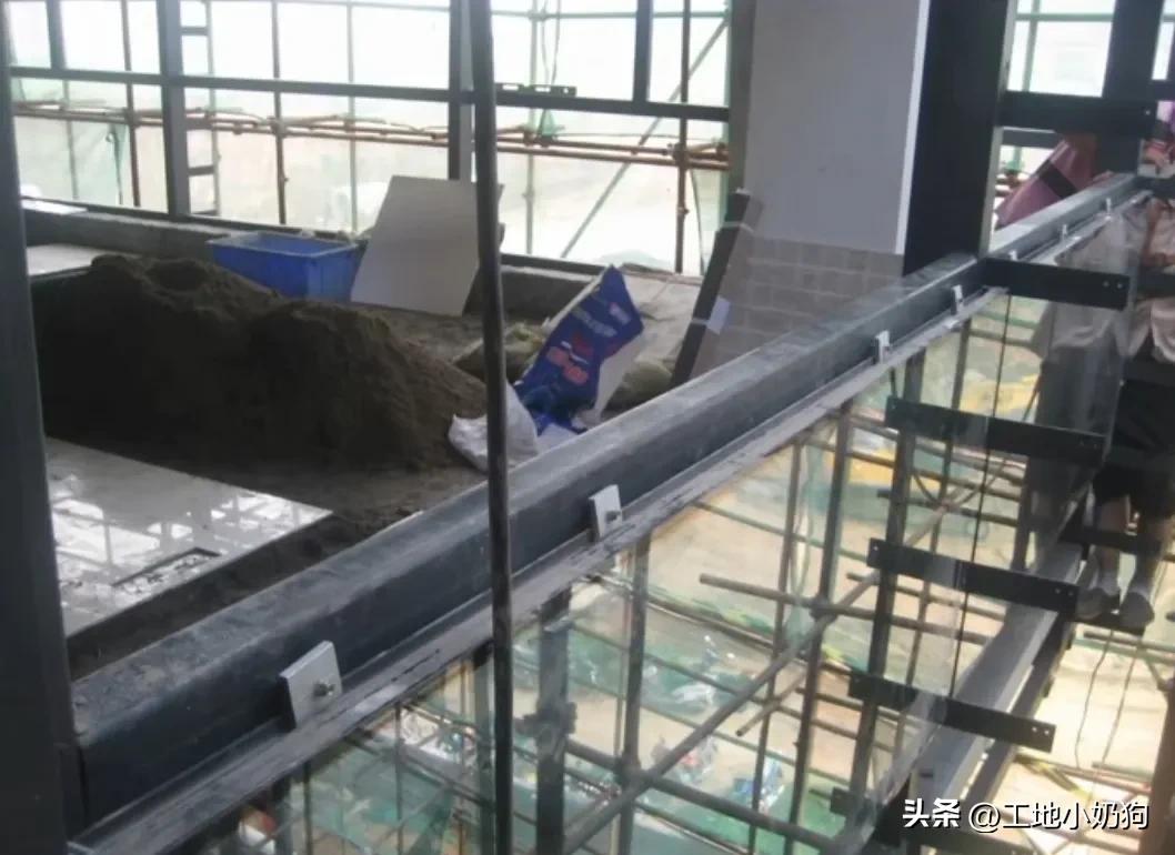 幕墙工程必看:不同金属接触处防腐蚀垫片不能省