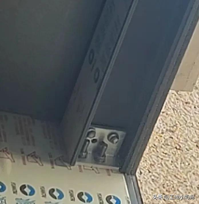 幕墙工程必看:不同金属接触处防腐蚀垫片不能省
