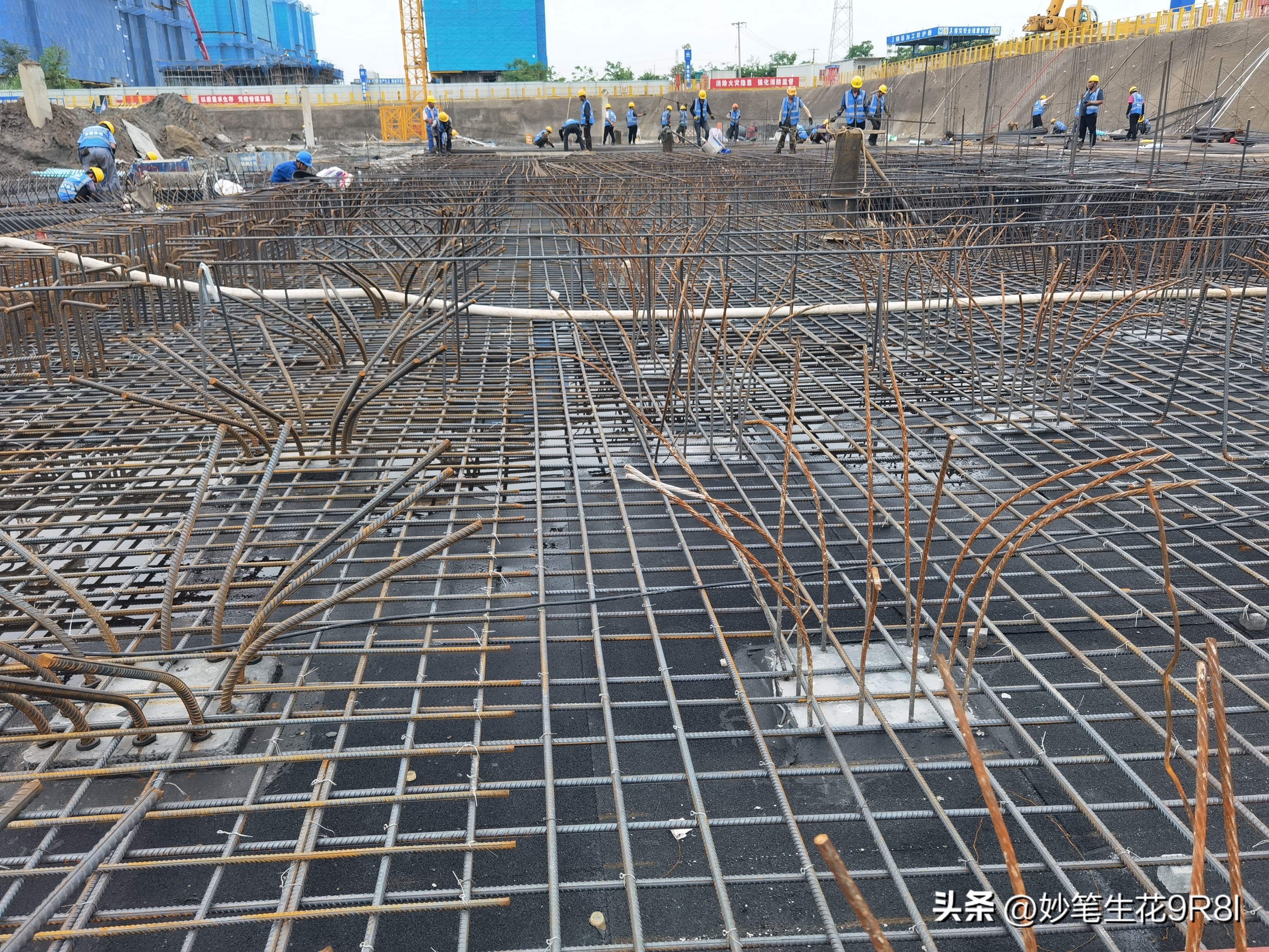 基础钢筋绑扎工艺流程与实操要点,底板钢筋施工顺序详解