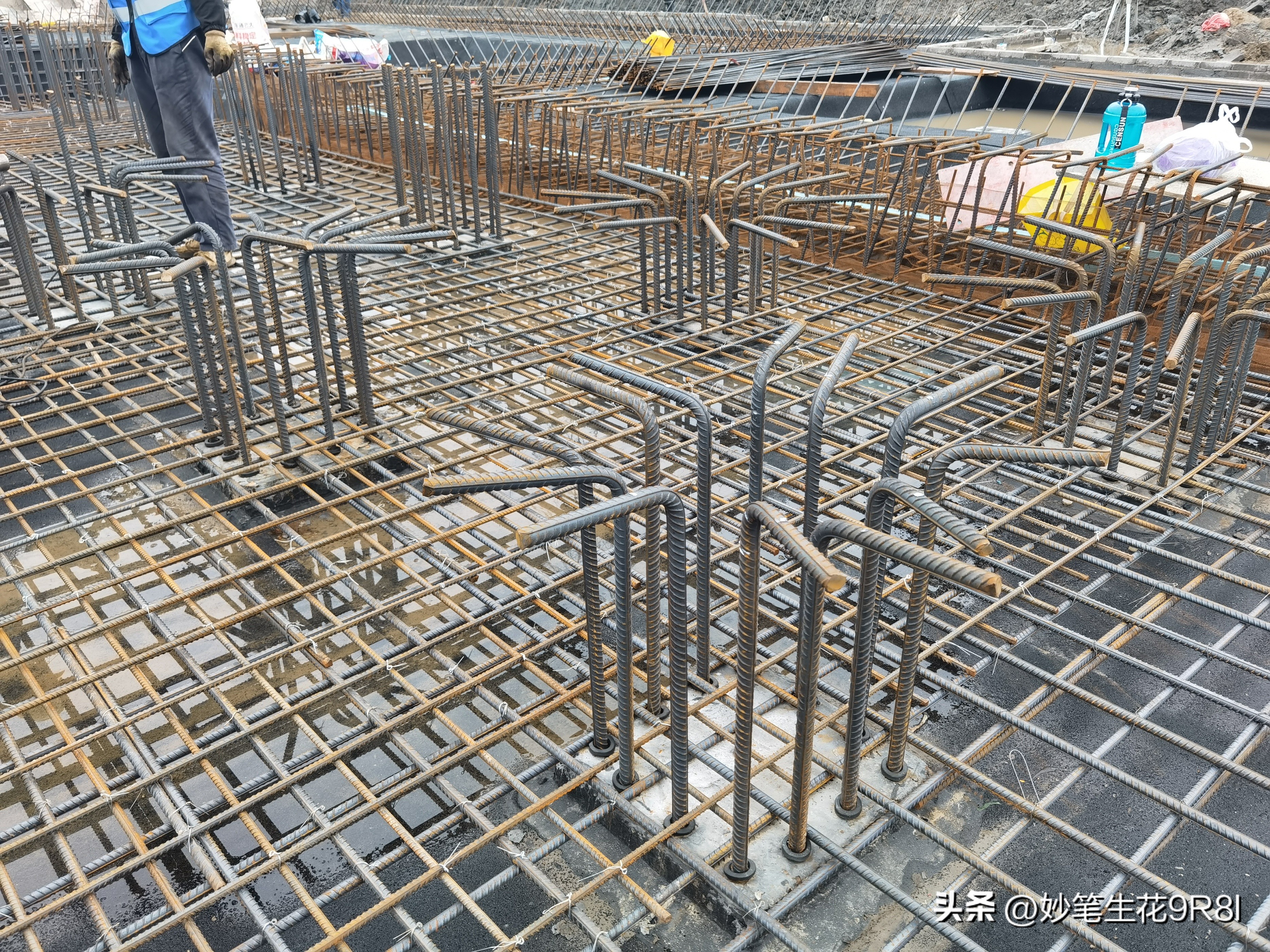 基础钢筋绑扎工艺流程与实操要点,底板钢筋施工顺序详解